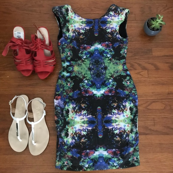Bodycon Sleeveless Kaleidoscope Dress - Picture 2 of 4